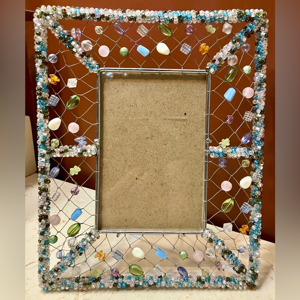 Bead and Wire picture frame, 4 X 6”